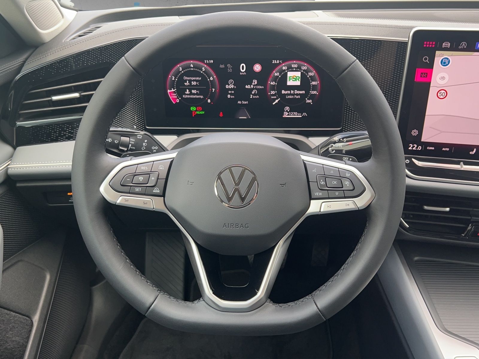 Fahrzeugabbildung Volkswagen Passat Variant eTSI Business DSG LED Navi HUD AI