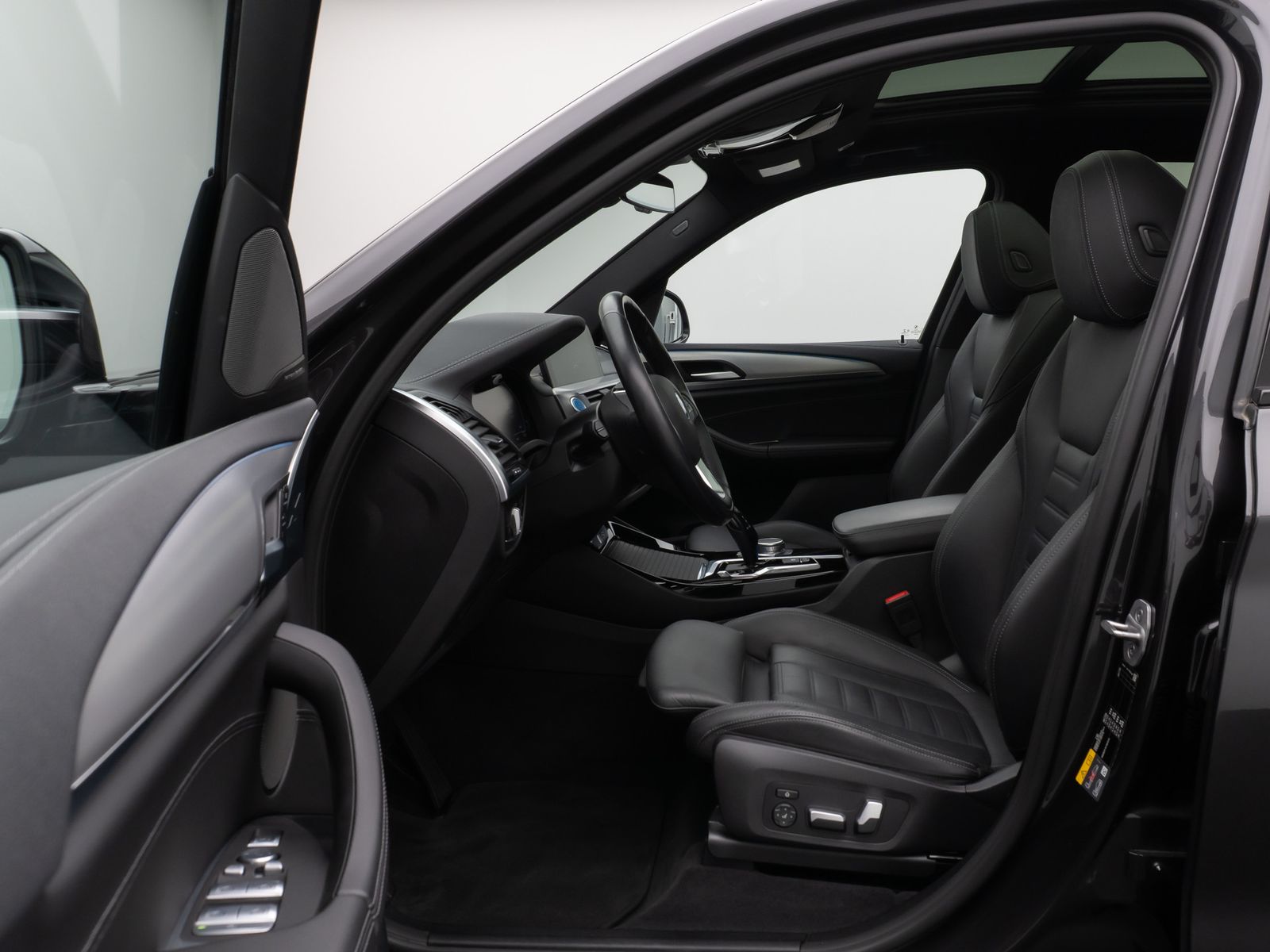 Fahrzeugabbildung BMW iX3 Impressive Panorama 360°HUD DAB H/K Sport