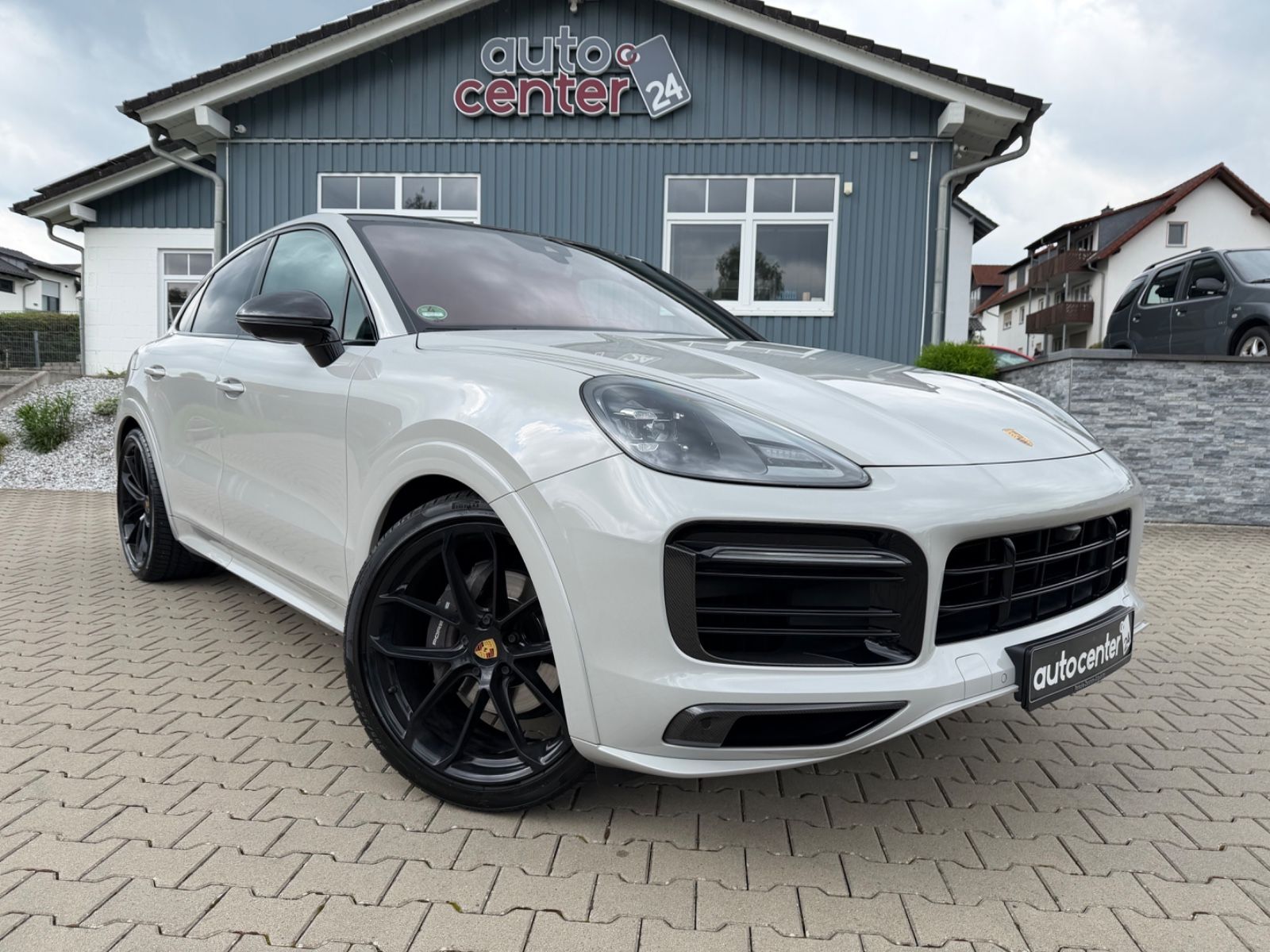 Fahrzeugabbildung Porsche Cayenne Coupe°Kreide°Sportpaket°AHK°Carbon°22Zol