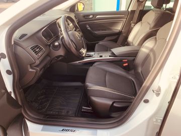 Fahrzeugabbildung Renault Megane IV Grandtour BOSE-Edition