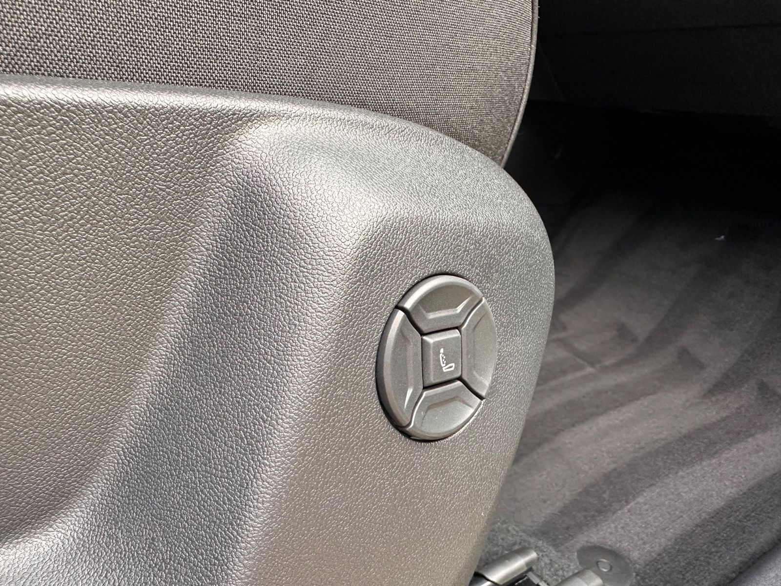 Fahrzeugabbildung Volkswagen Tiguan R-Line 2.0 TDI DSG Black/Pano/Matrix/AHK