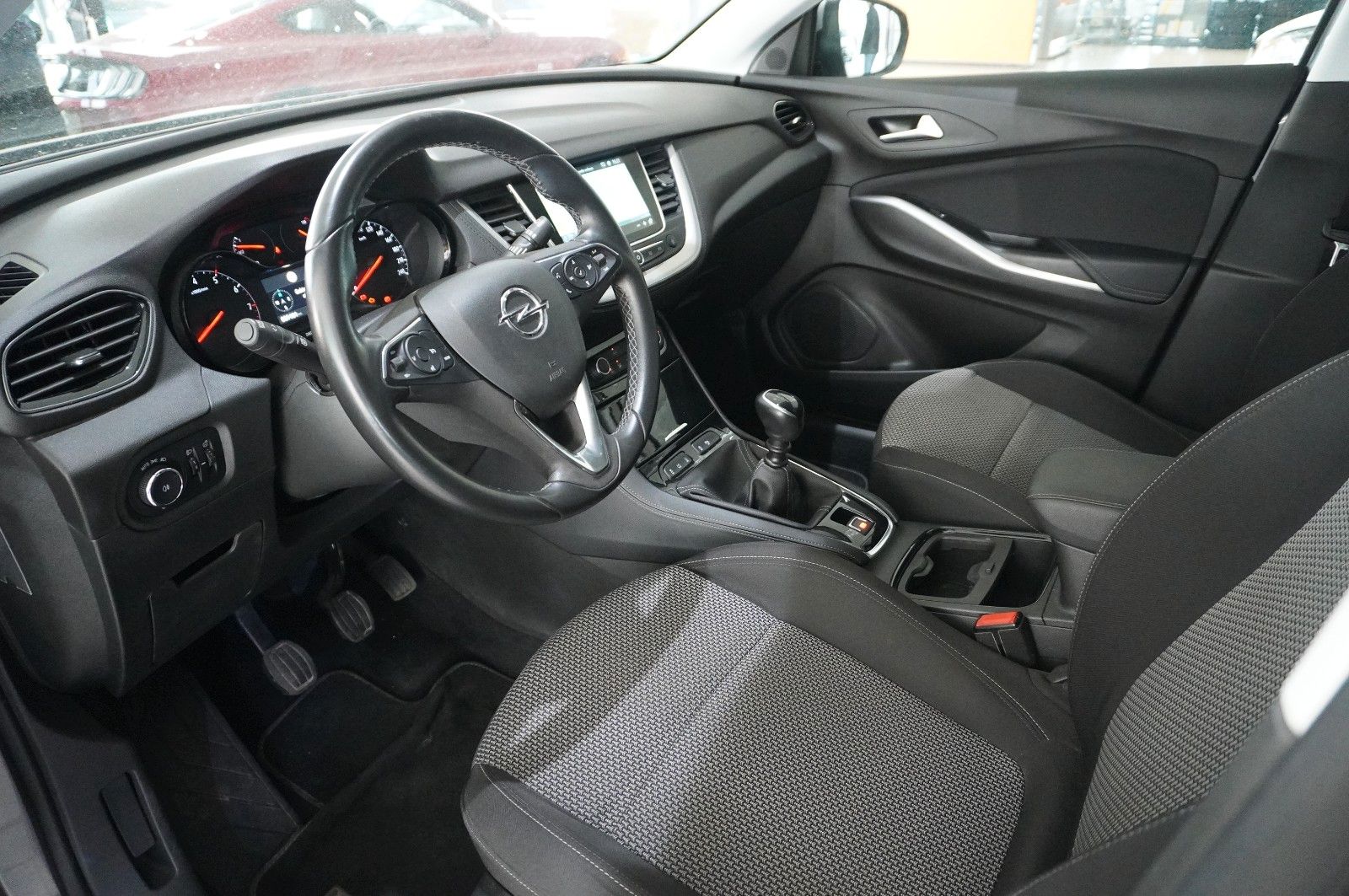 Fahrzeugabbildung Opel Grandland (X) 1.5D BUSINESS NAVI/LED/PDC/DAB/AHK