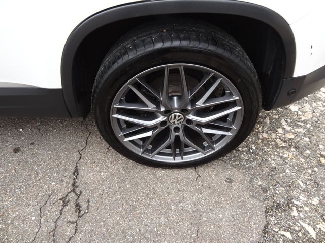 Fahrzeugabbildung Volkswagen Tiguan Sport Style 4Motion/Xenon/SitzH/PDC/Leder