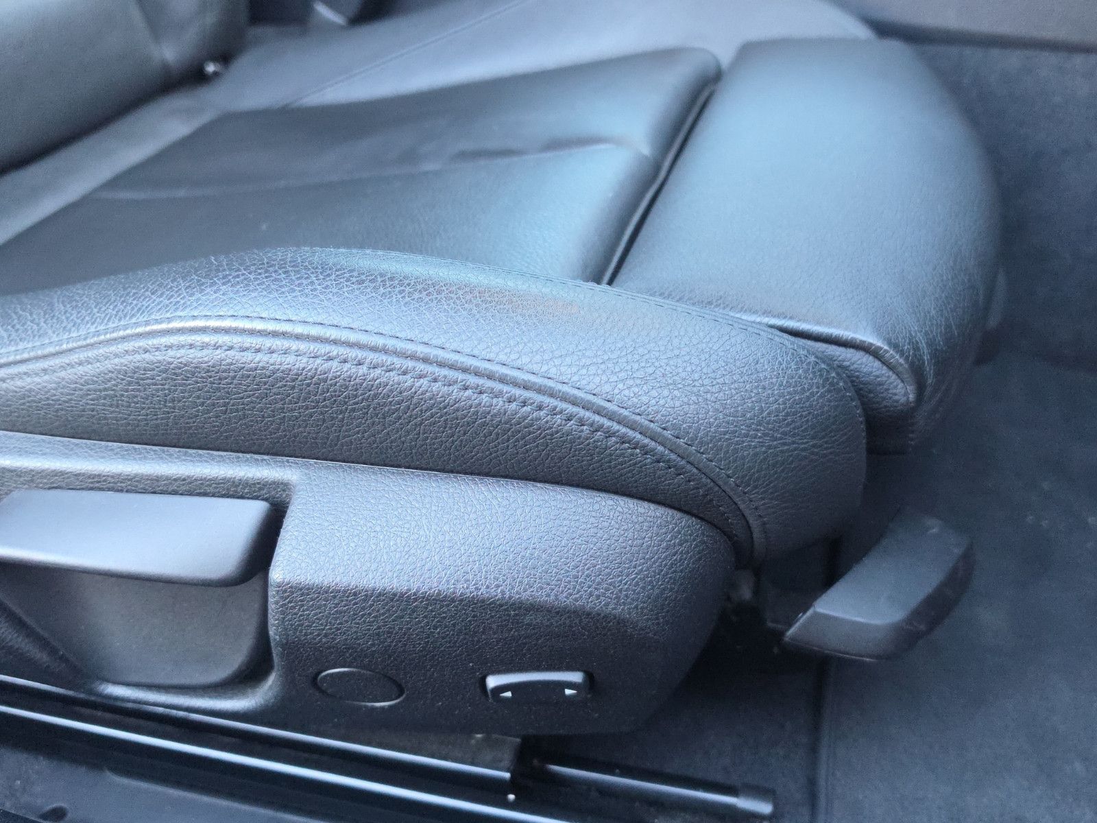 Fahrzeugabbildung BMW 218i Cabrio M Sport LEDER XENON SHZ TEMPOMAT