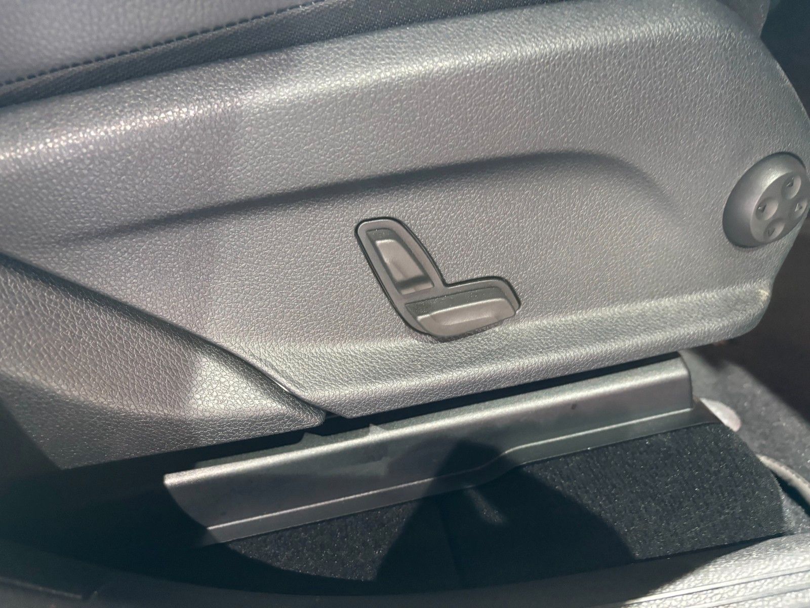 Fahrzeugabbildung Mercedes-Benz GLC 200 4Matic /MULTIMEDIA MBUX/KAMERA/SHZ