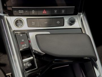 Audi Q8 e-tron - 11