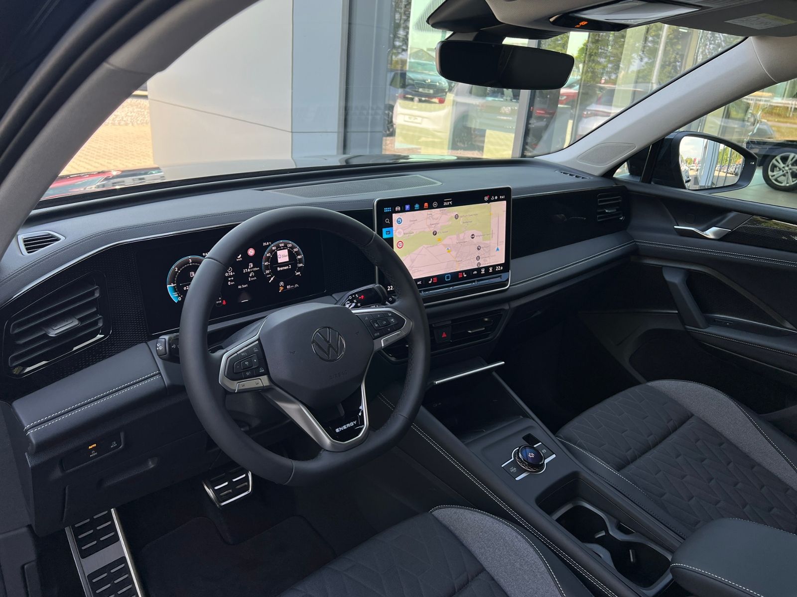 Fahrzeugabbildung Volkswagen Tiguan  ENERGY 2.0 TDI DSG *AHK, Navi, Travel As