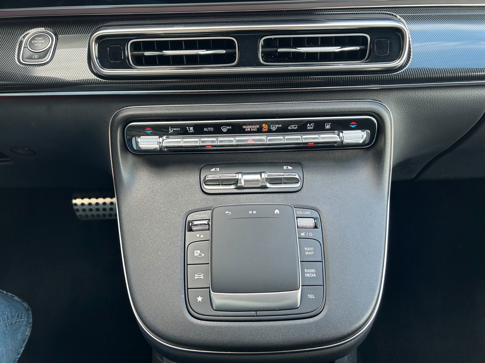 Fahrzeugabbildung Mercedes-Benz V 300 d STYLE DISTRONIC Stdheiz AHK2,5to 360