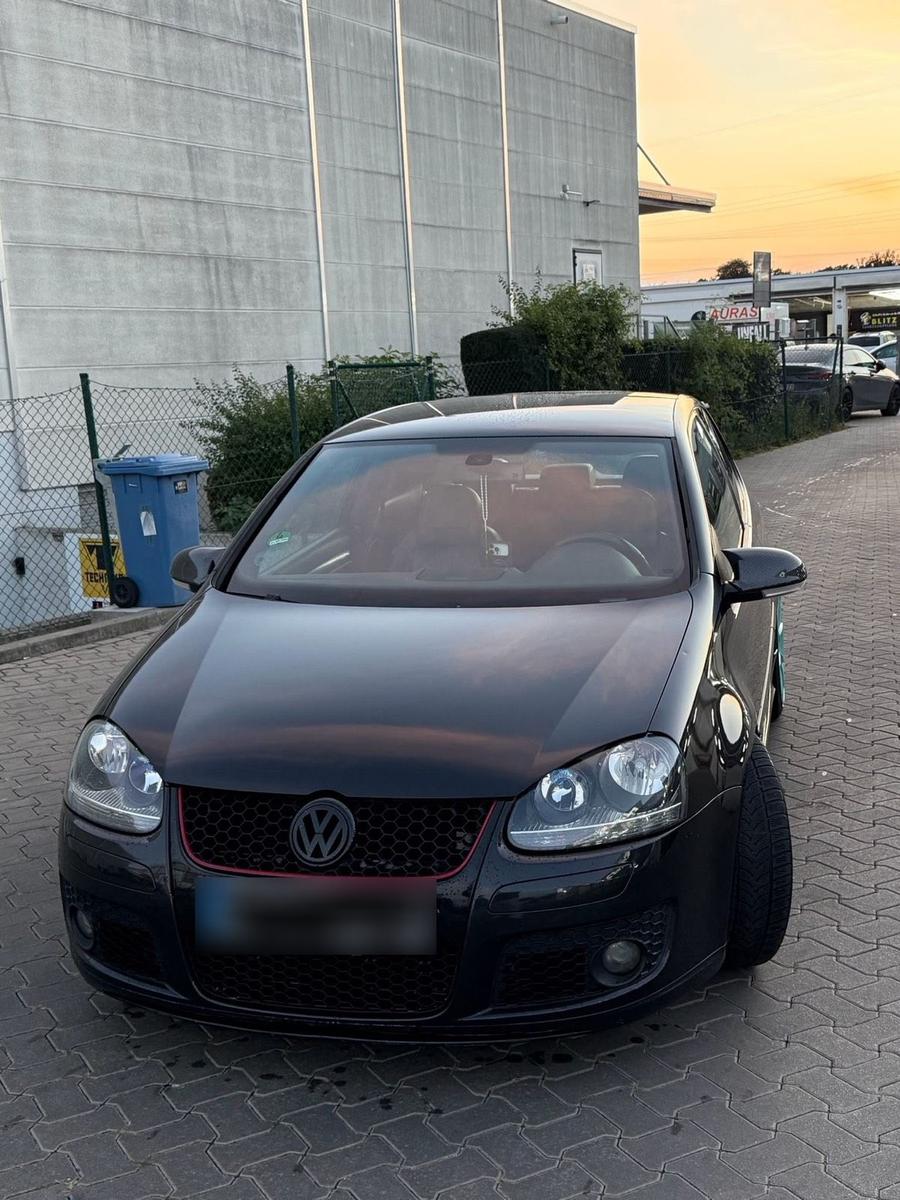 Volkswagen Golf 2004 — двигун 300 HP (221kW)