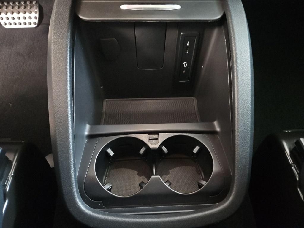 Fahrzeugabbildung Mercedes-Benz EQV 300 AVG lang 7Sitze AIRMATIC Pano Sound 360°