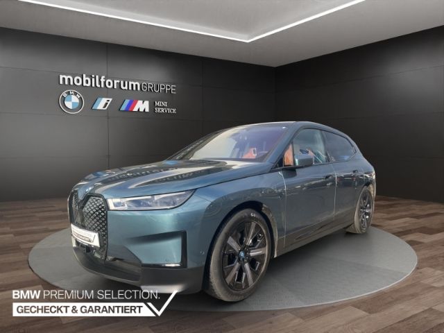 BMW iX xDrive40 AHK Soft Close Panorama Sitzklima