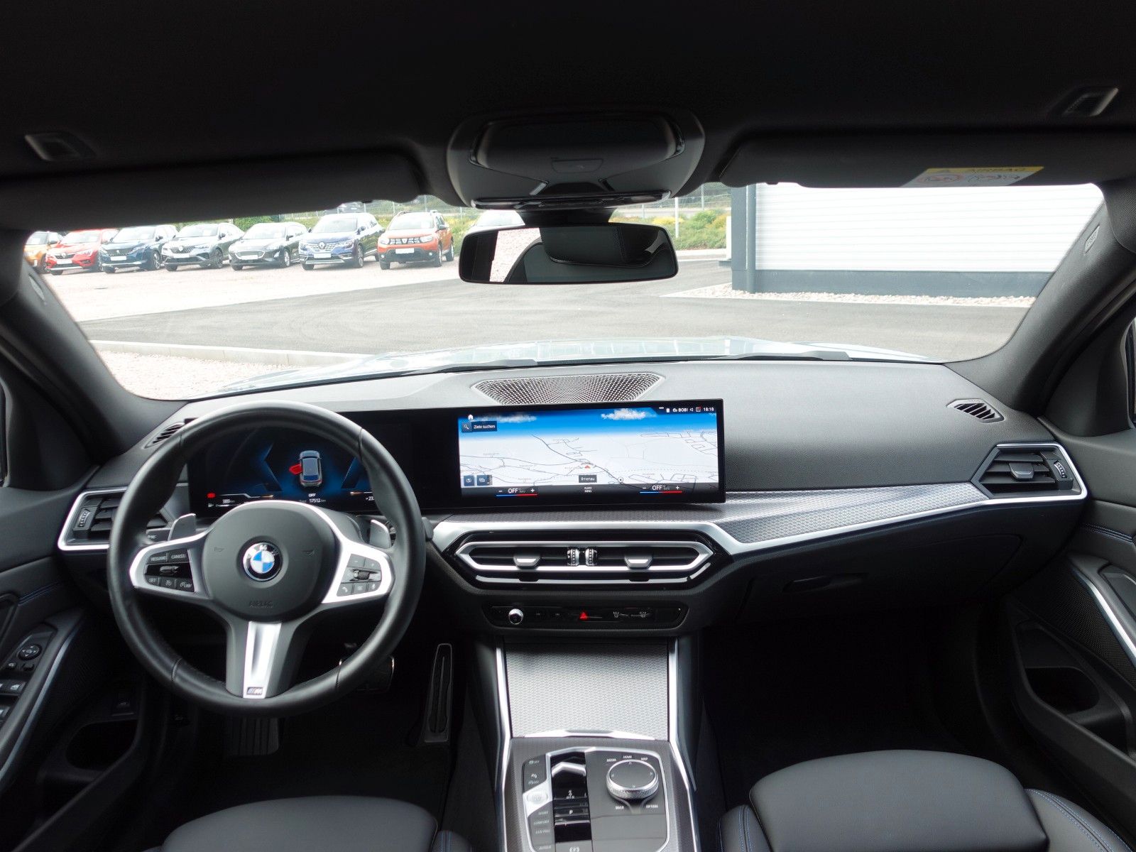 Fahrzeugabbildung BMW 318i Touring A M Sportpaket LMR18"/LED/Navi/...