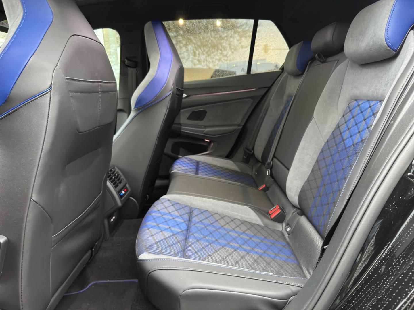 Fahrzeugabbildung Volkswagen Golf R R,R-Abgasanlage,IQ-Light,19",Soundsystem