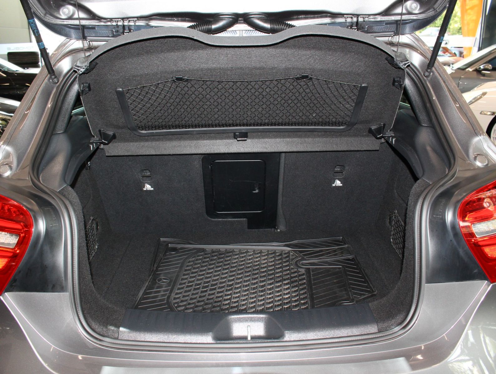 Fahrzeugabbildung Mercedes-Benz A 200 BlueEfficiency Urban 2. Hand*LED*Pano
