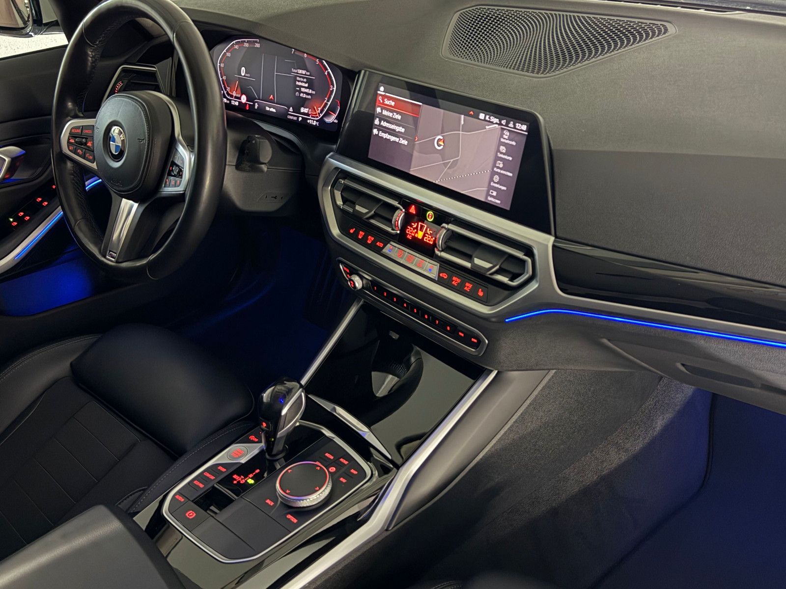 Fahrzeugabbildung BMW 320 i SPORT LINE/LED/DAB/KAMERA/VRTL COCKPIT/ACC
