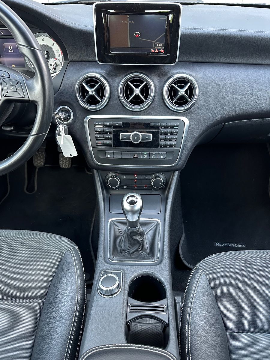 Fahrzeugabbildung Mercedes-Benz A 180 Limousine Style NAV+Bi-Xen+KLIMA+PDC+EU6