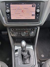 Volkswagen Tiguan - 12