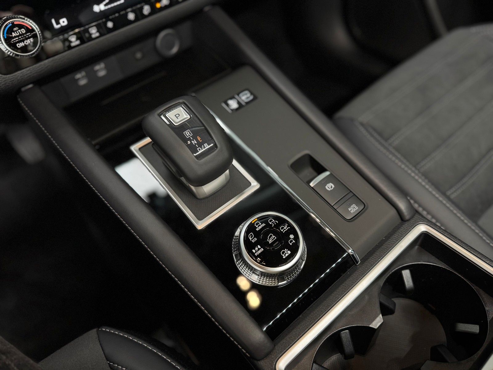 Fahrzeugabbildung Mitsubishi Plug-in Hybrid Outlander Intro Edition