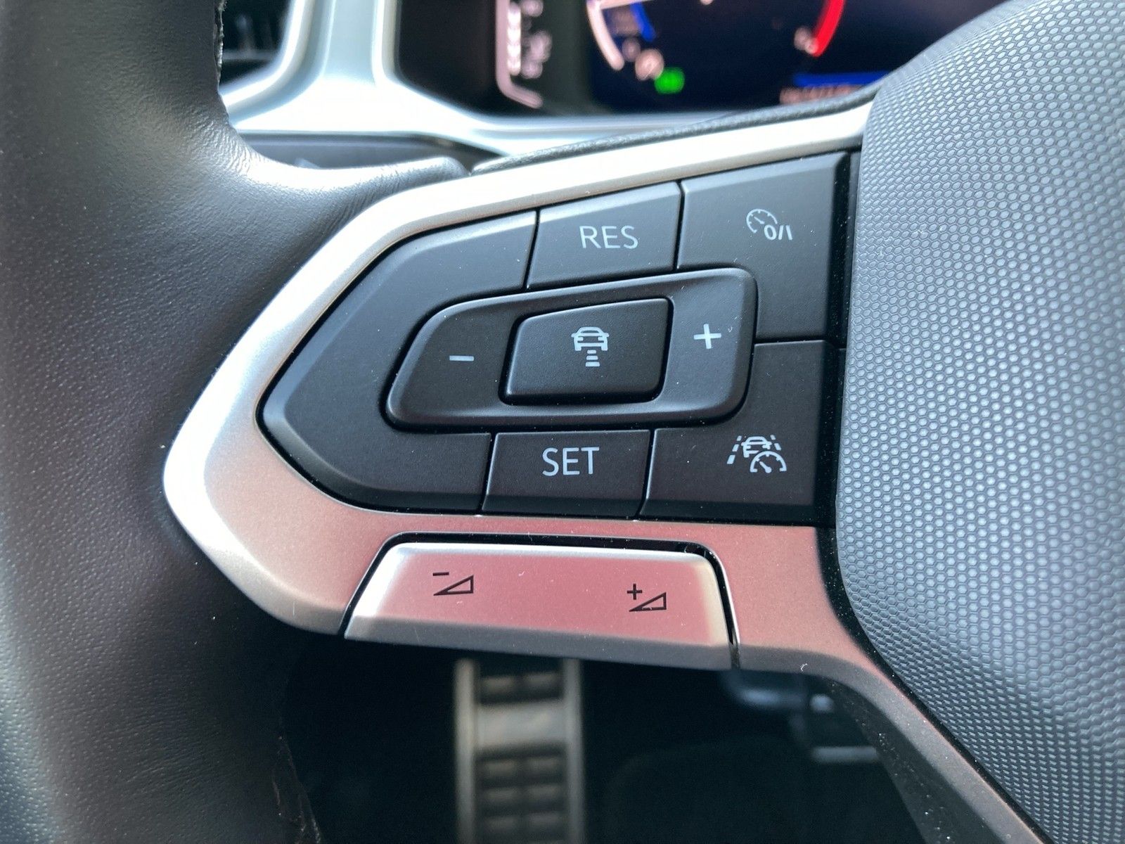 Fahrzeugabbildung Volkswagen T-Roc TSI Goal DSG LEDplus Navi AID ACC SHZ Park