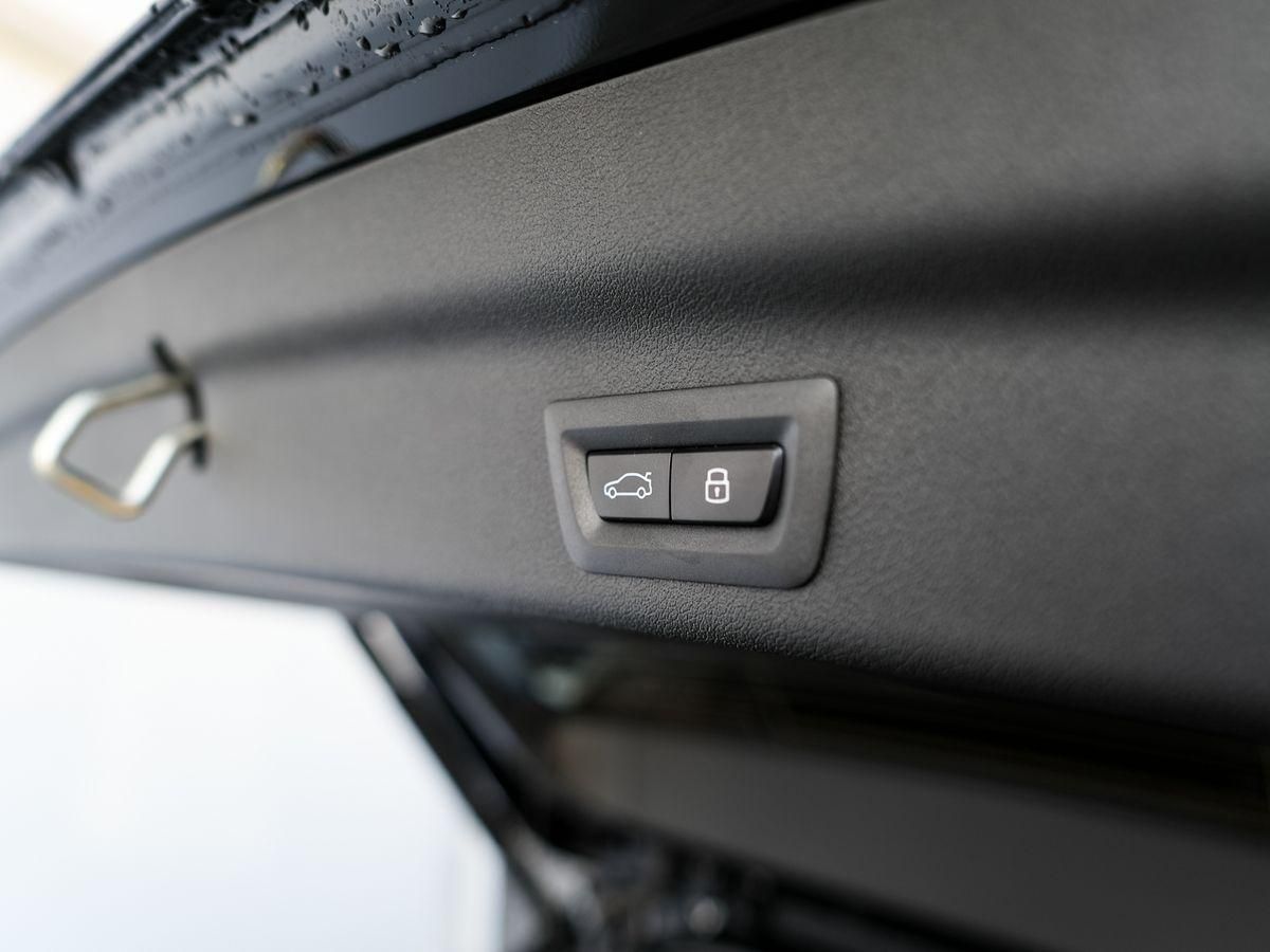 BMW X1 sDrive18d AHK aLED PANO KoZg SpPaket SonGlas foto 24