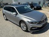 Volkswagen Passat Variant R-Line 360°IQ-Light,HarmanKardon - Volkswagen Passat Variant in Karlsruhe