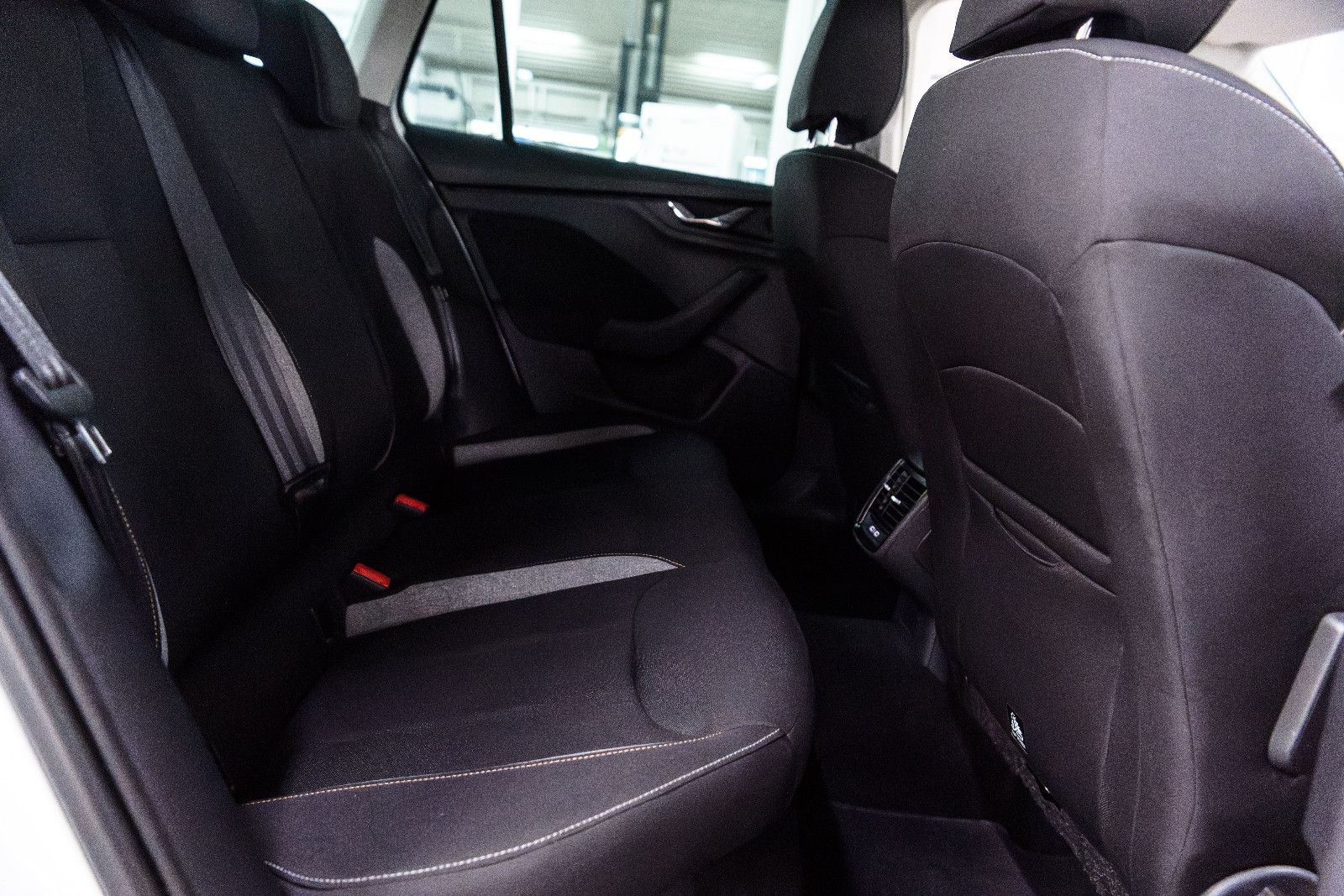 Fahrzeugabbildung SKODA Kamiq TSI Selection +RFK +SZH +LED +AHK