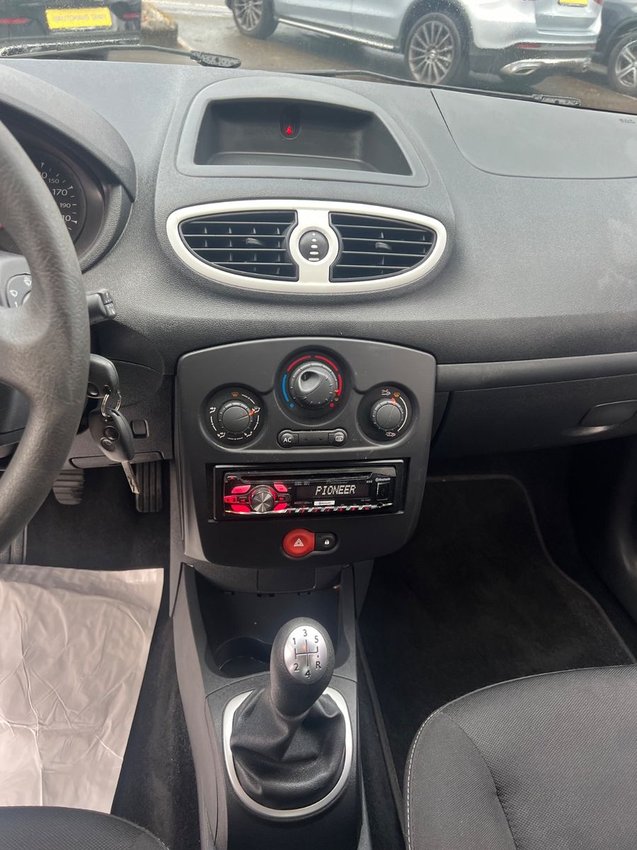 Fahrzeugabbildung Renault Clio III GPS * TÜV NEU *
