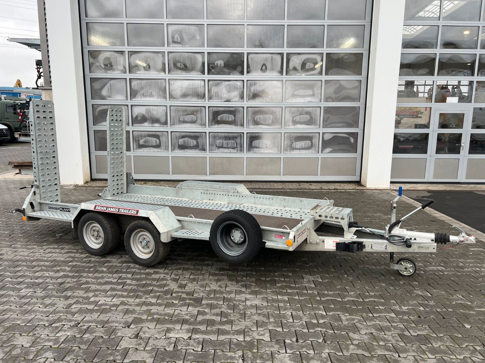 Fahrzeugabbildung Brian James Cargo Digger Plant 2 / Länge 3.700mm / 3.500kg