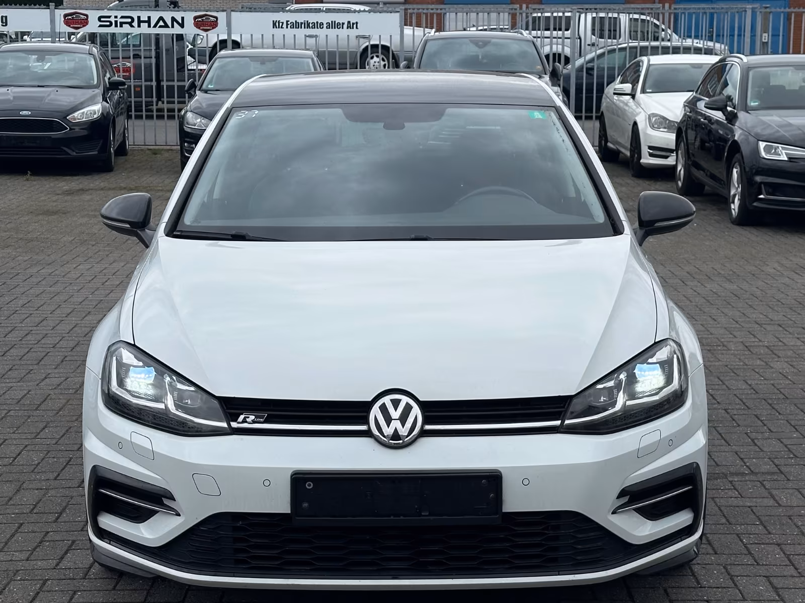 Volkswagen Golf VII Lim. TDI R-Line*LED*DSG*Navi*Leder*
