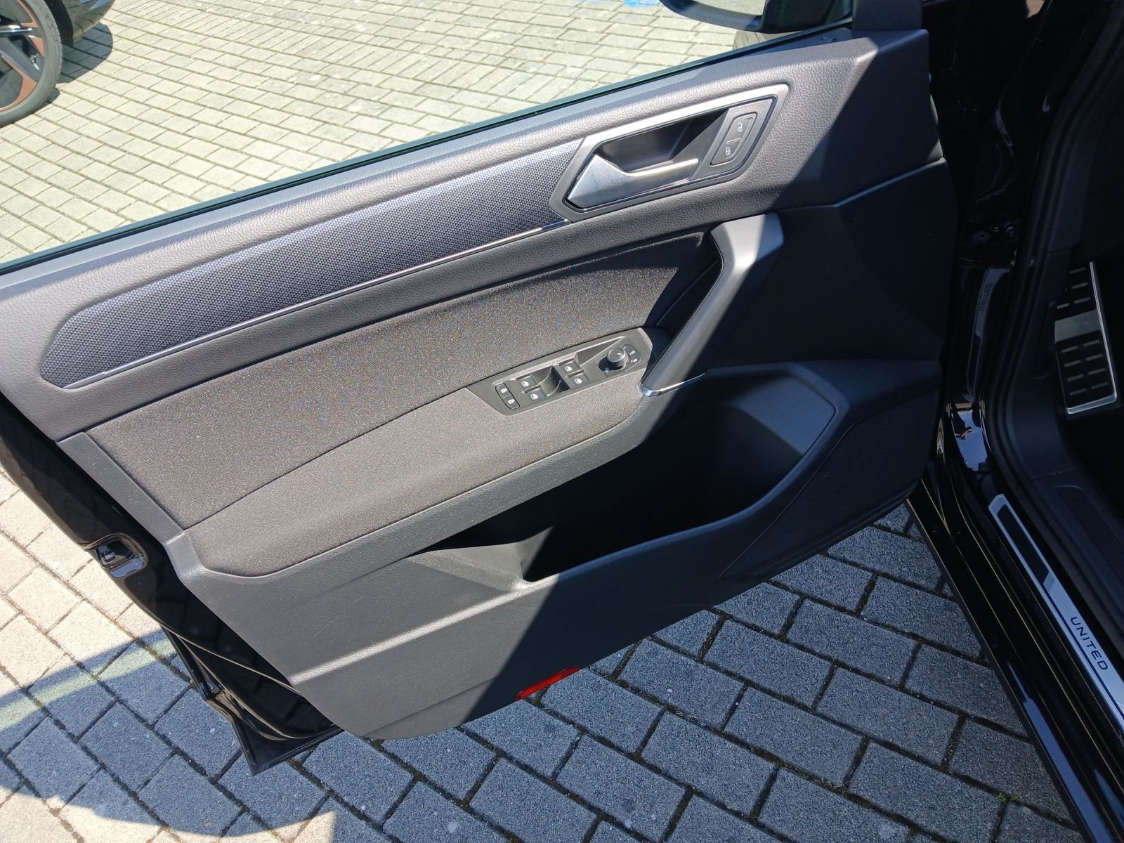 Fahrzeugabbildung Volkswagen Touran TSI United 7-Si Navi PDC SH LM