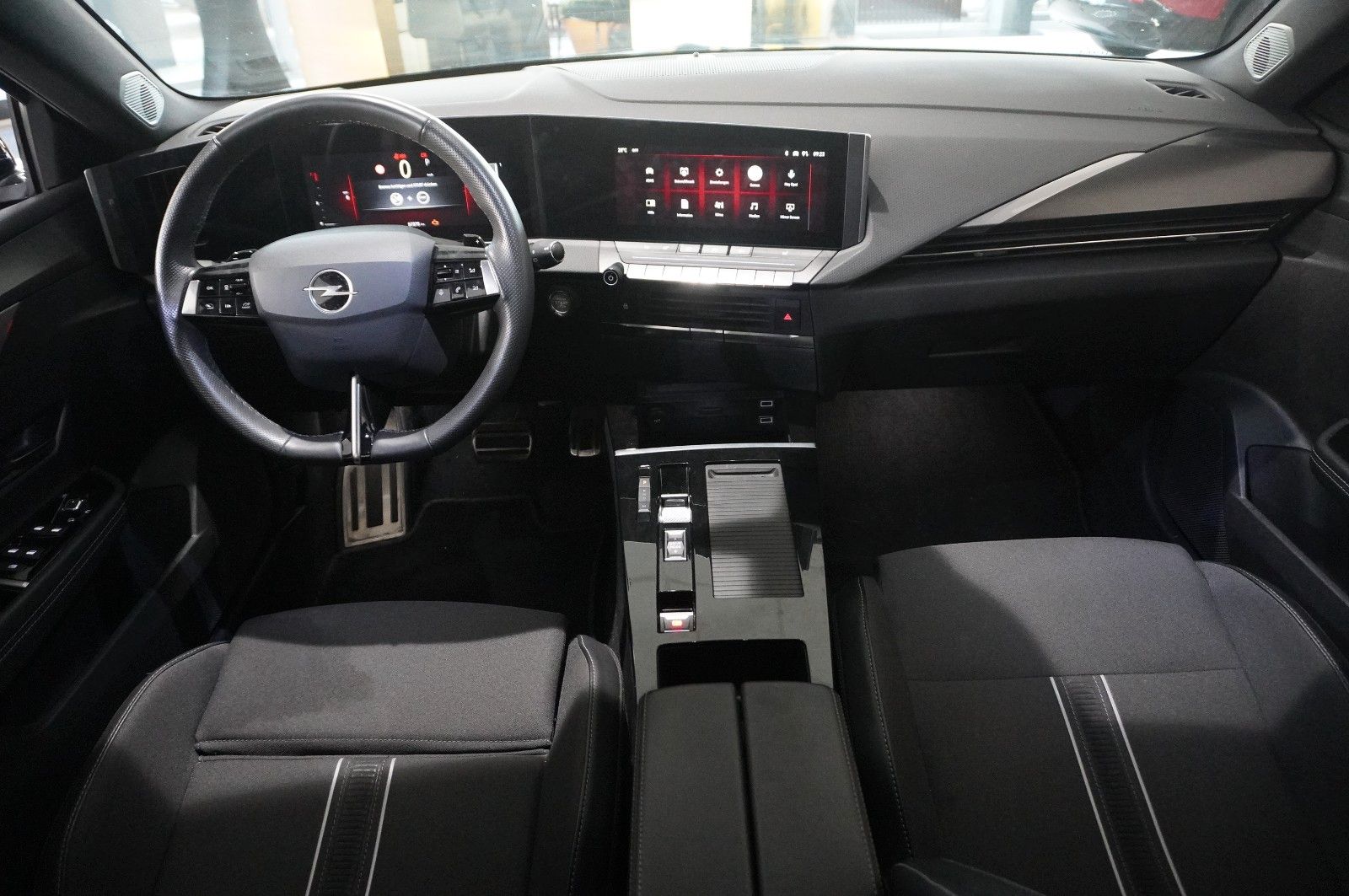 Fahrzeugabbildung Opel Astra L ST 1.2T GS LINE NAVI/LED/360°/VIRT./DAB+