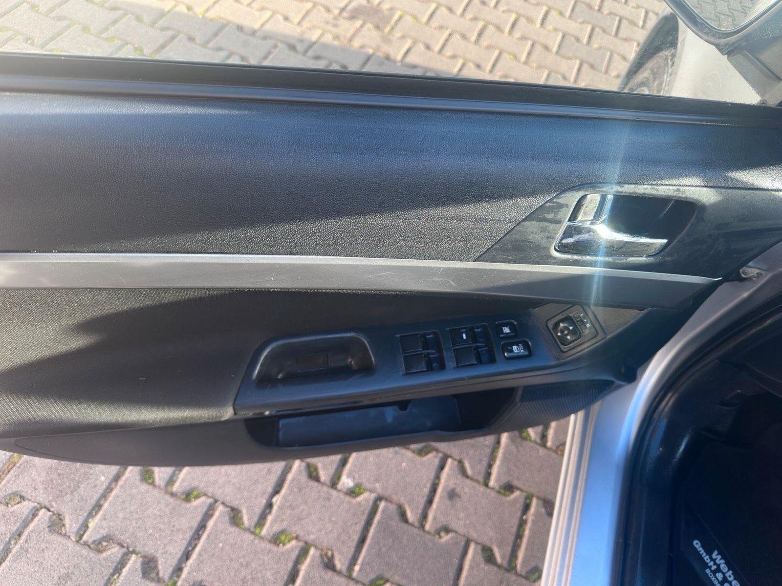 Mitsubishi Lancer 2010 — photo 10