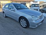 Mercedes-Benz Mercedes C 220  #Neuem TÜV # - Mercedes-Benz C 220 mit Benzin-Antrieb: Limousine