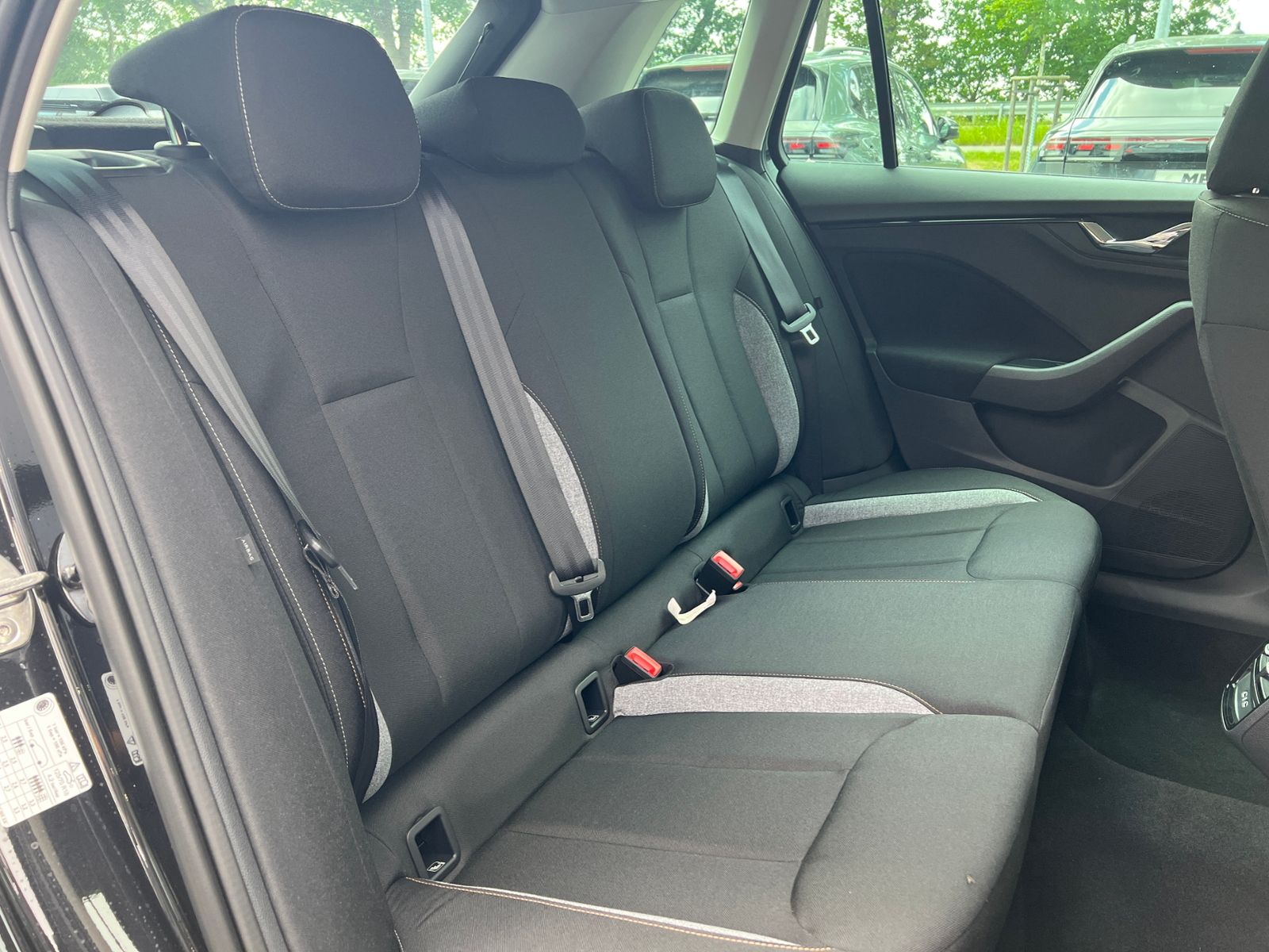Fahrzeugabbildung SKODA Kamiq Selection 1.0 TSI DSG *ACC, LED, Kamera, S