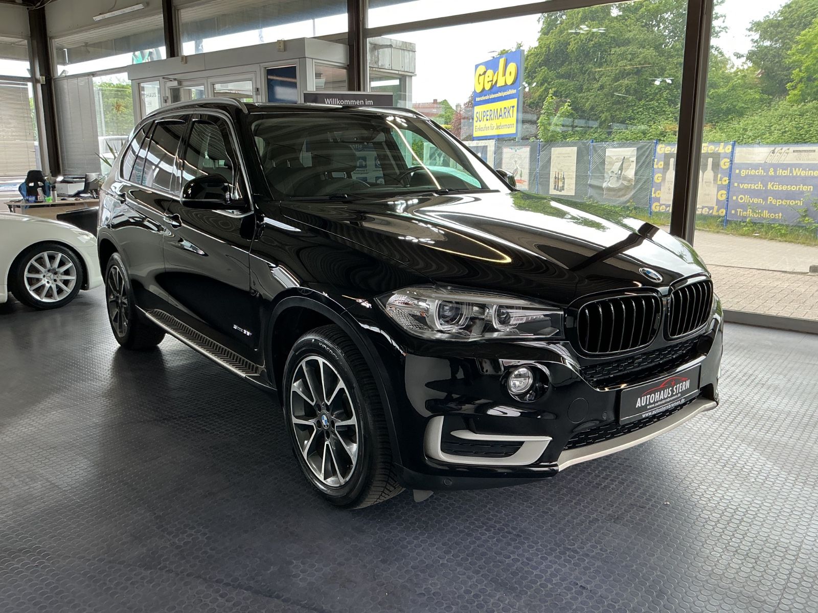 BMW X5  * S Drive * Soundsystem * Navi * Bi-Xenon