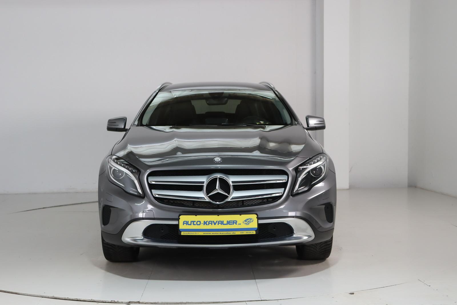 Mercedes-Benz GLA 200 Score * Bi- Xenon * Navi * SHZ *