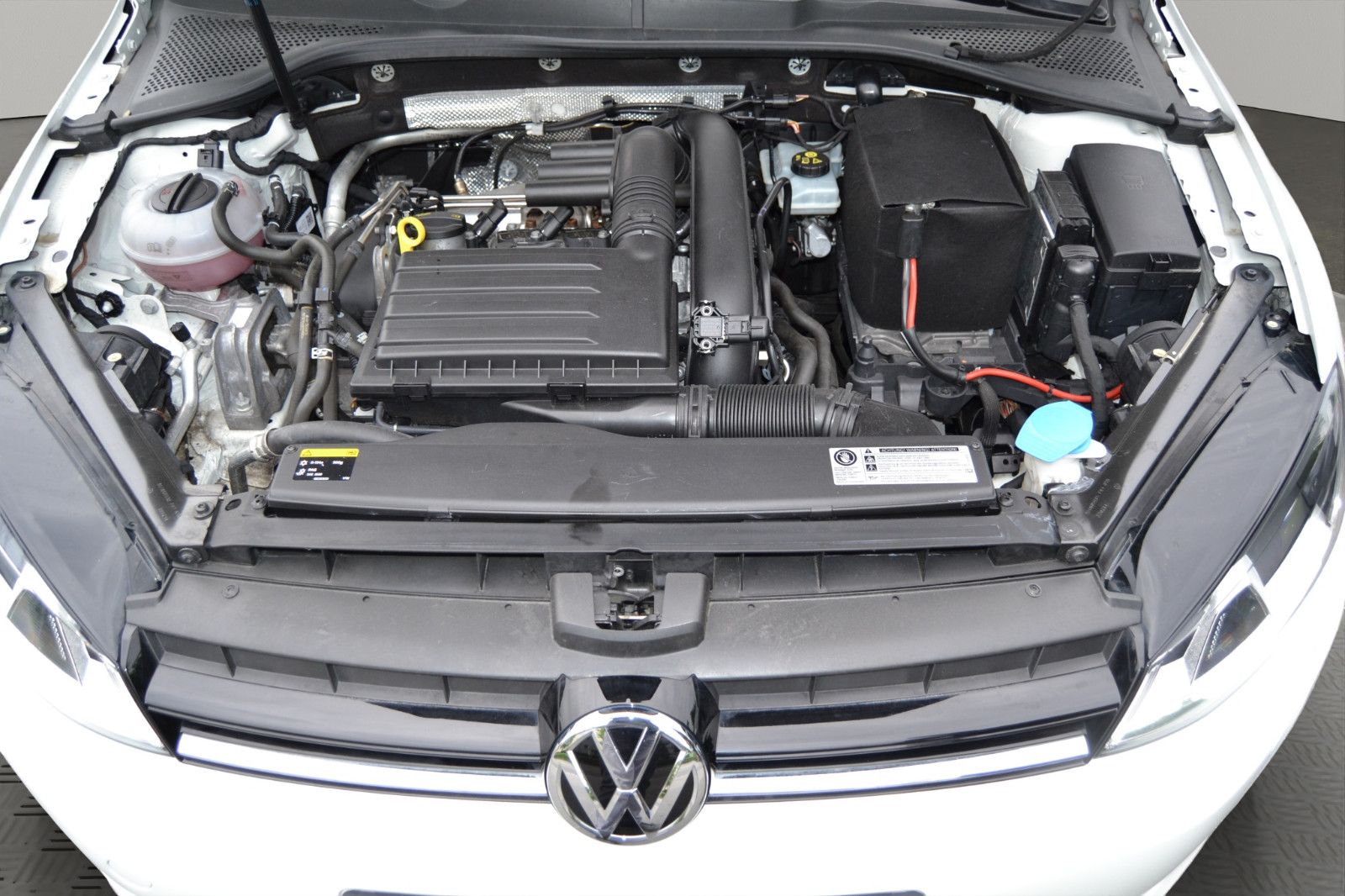 Fahrzeugabbildung Volkswagen Golf VII Lim. Comfortline BMT INSPEKTION TÜV NEU