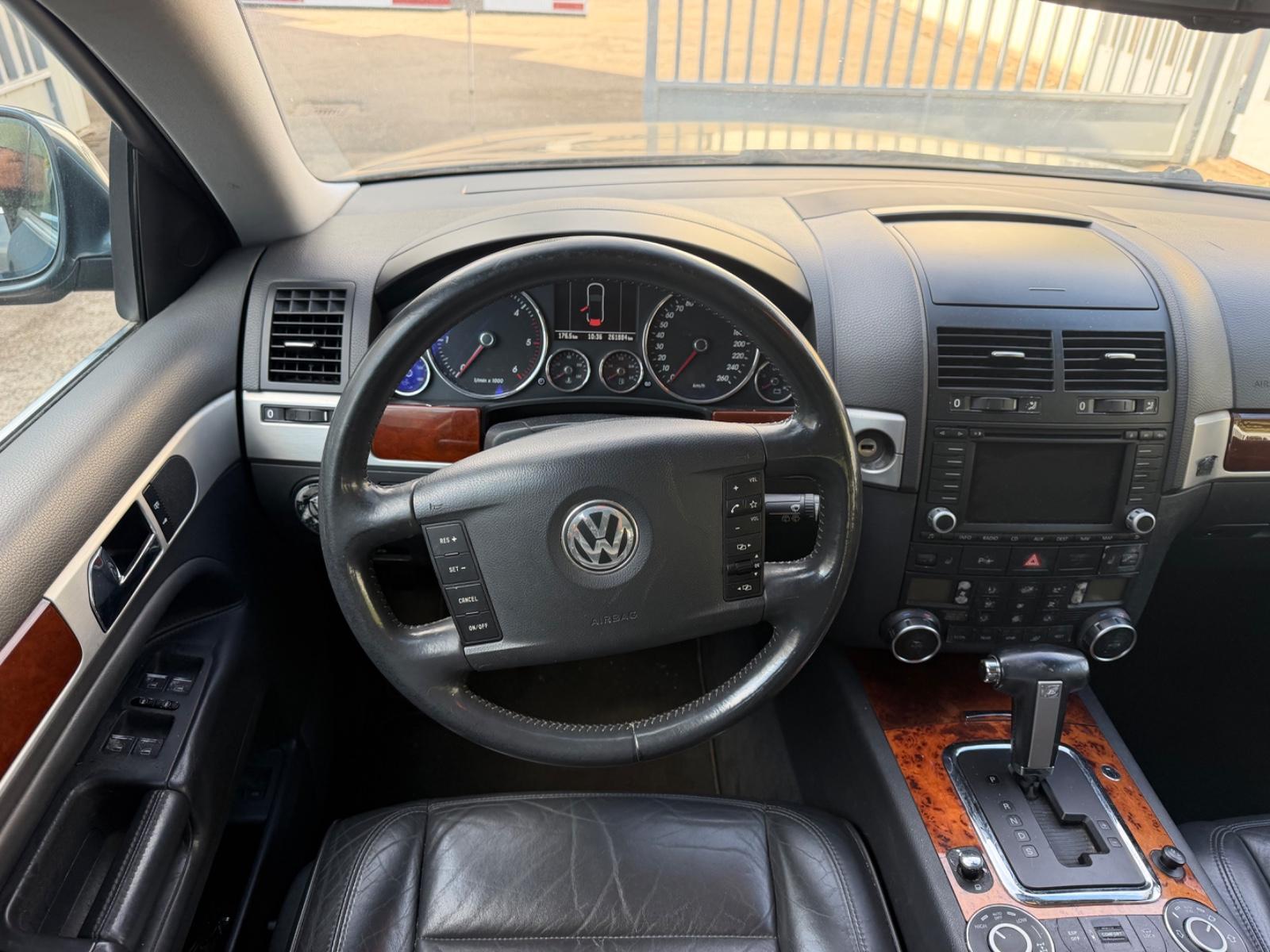 Volkswagen Touareg 2005 — photo 12