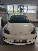 Tesla Model 3 Hinterradantrieb RWD RWD - Tesla Model 3 in Frankfurt (Main)