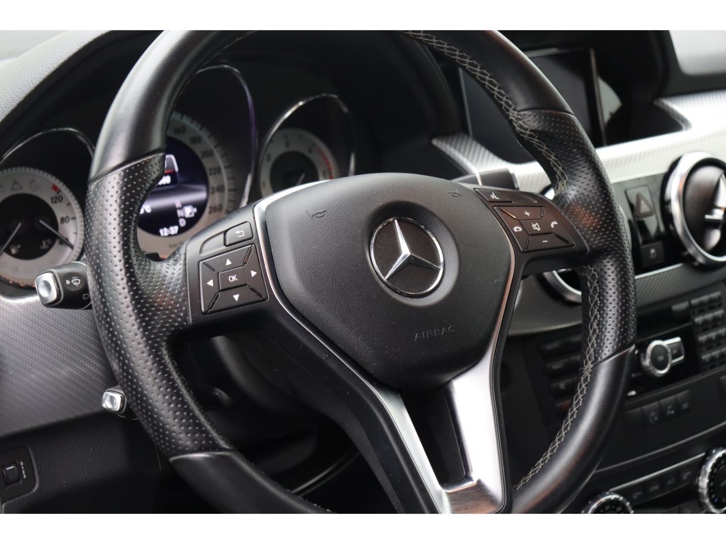 Fahrzeugabbildung Mercedes-Benz GLK 220 CDI BlueEfficiency ACC Navi AHK
