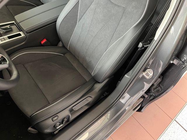 Fahrzeugabbildung Volkswagen Passat 2.0 TDI DSG  Elegance NAVI AHK GJR El.HEC