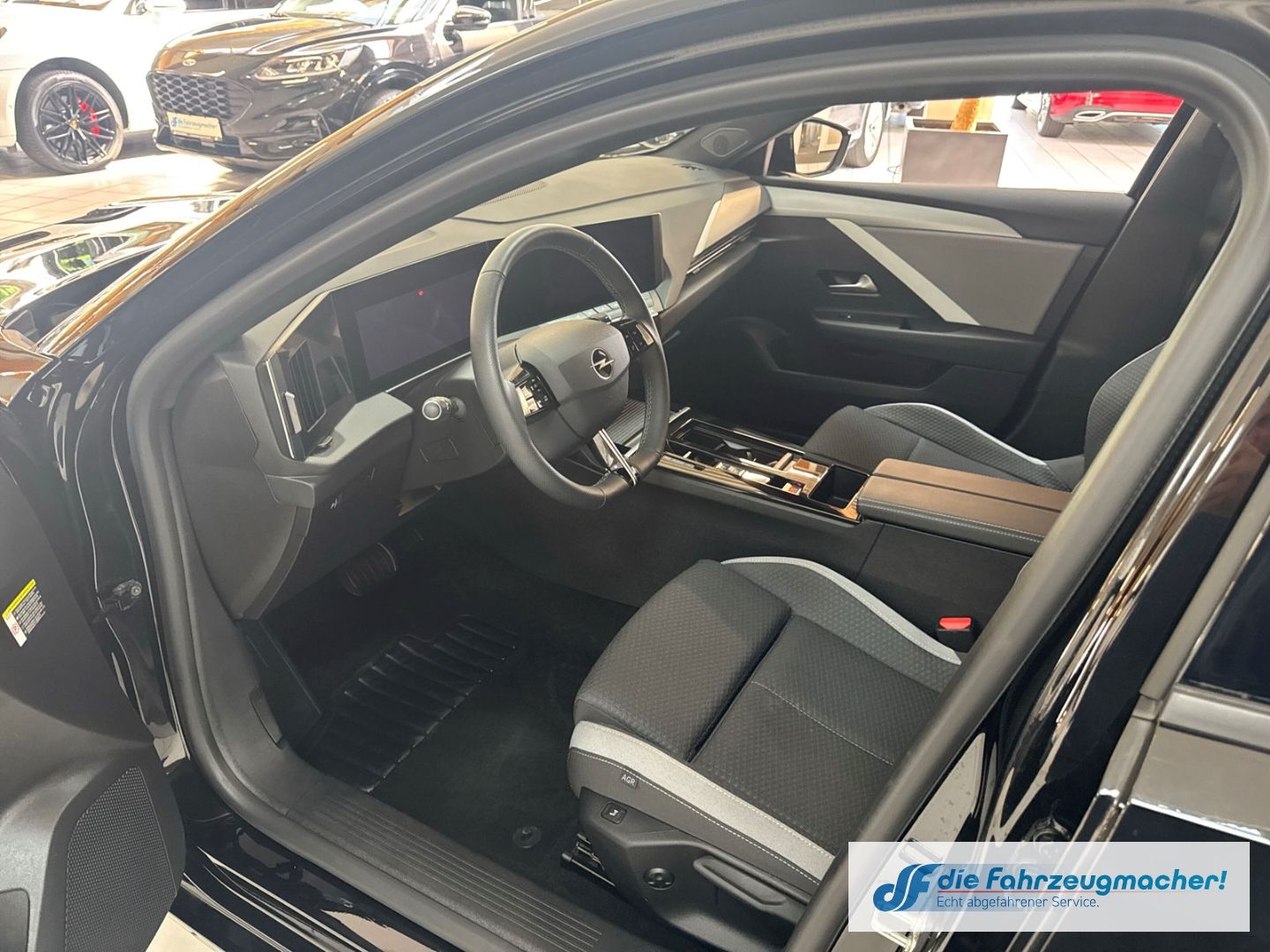 Fahrzeugabbildung Opel Astra L Sports Tourer Edition Navi Digitales Coc