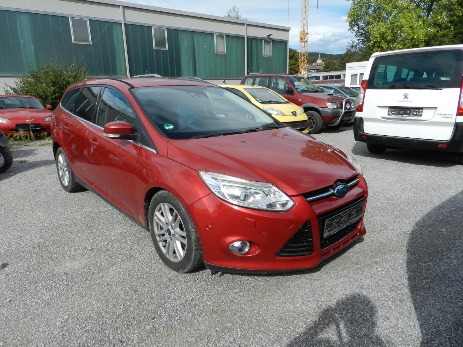 Ford Focus 2011 — interior