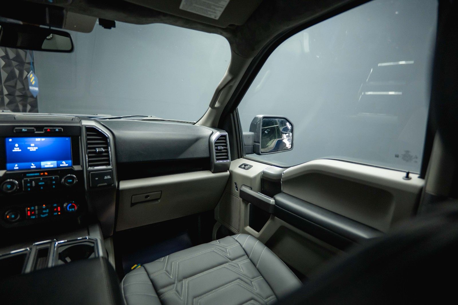 Fahrzeugabbildung Ford F150 V6 4x4 Offroad SuperCrew RAPTOR HardTop 19%