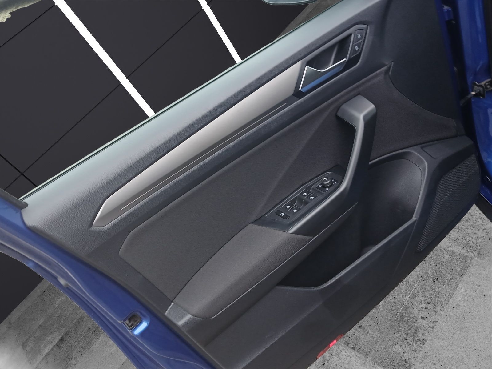 Fahrzeugabbildung Volkswagen T-Roc TSI Style LED AHK Navi ACC RFK SHZ