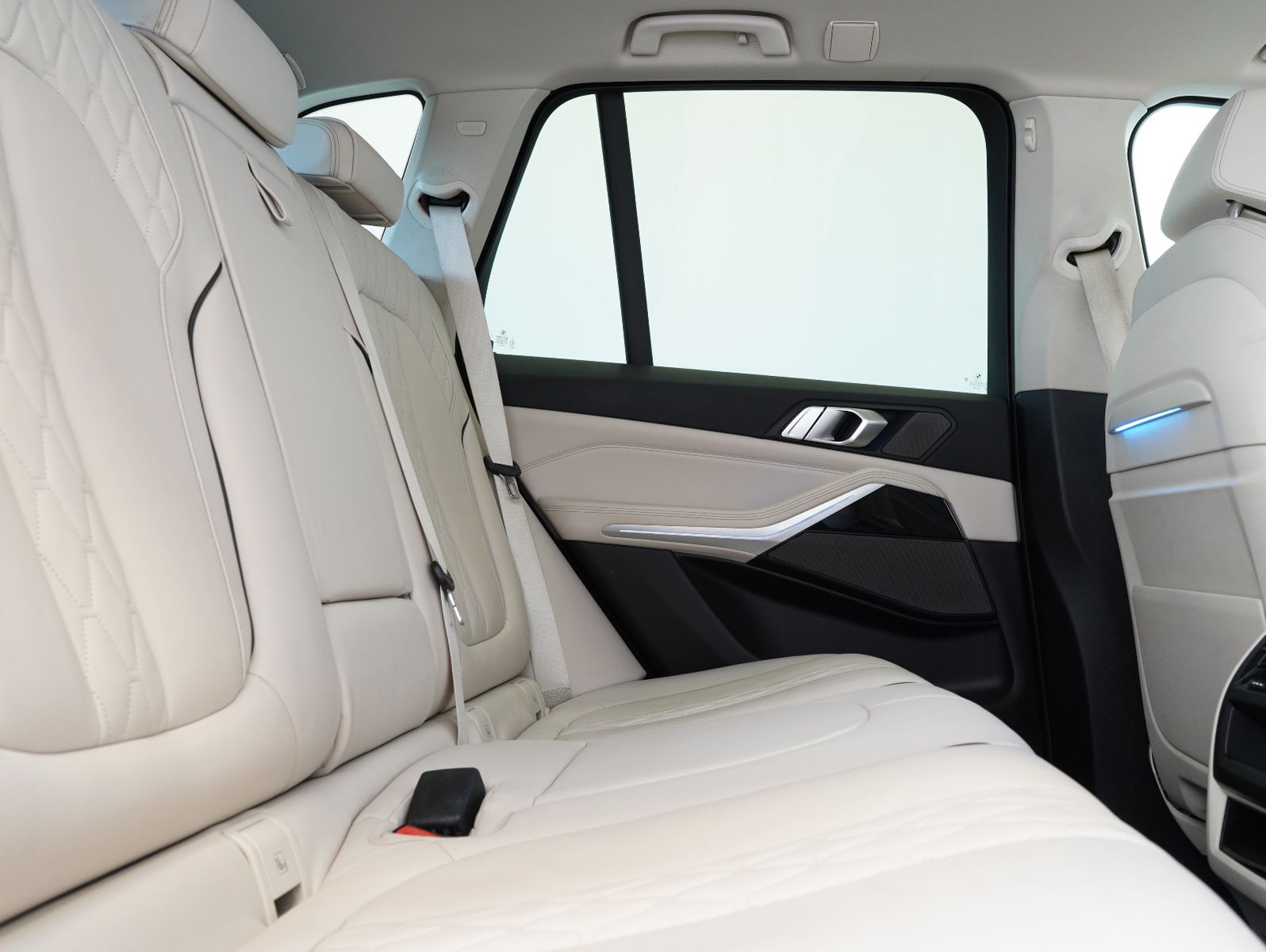 Fahrzeugabbildung BMW X5 xDrive 45 e INDIVIDUAL/MERINO/GESTIK/360°/AHK