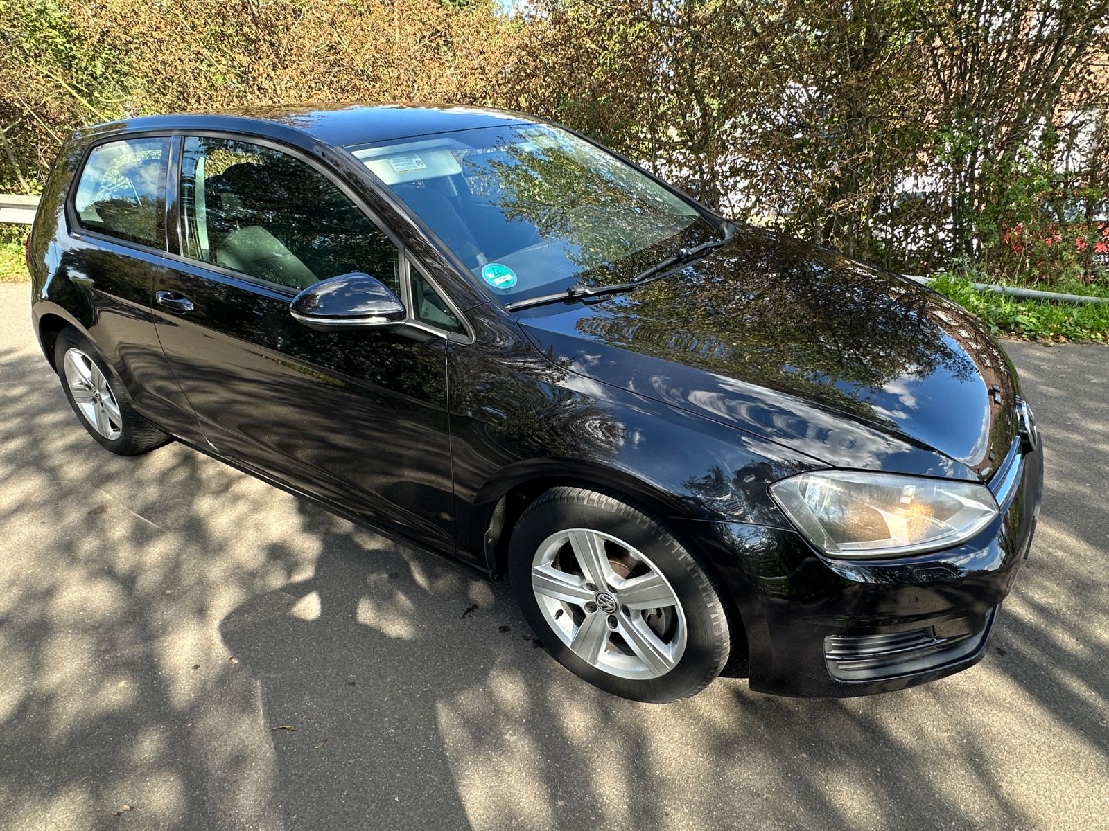 Volkswagen Golf - 1