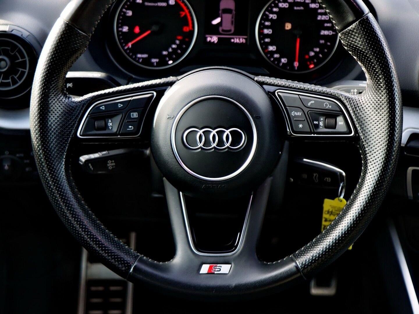 Audi Q2 S-Line, PDC, SHZ
