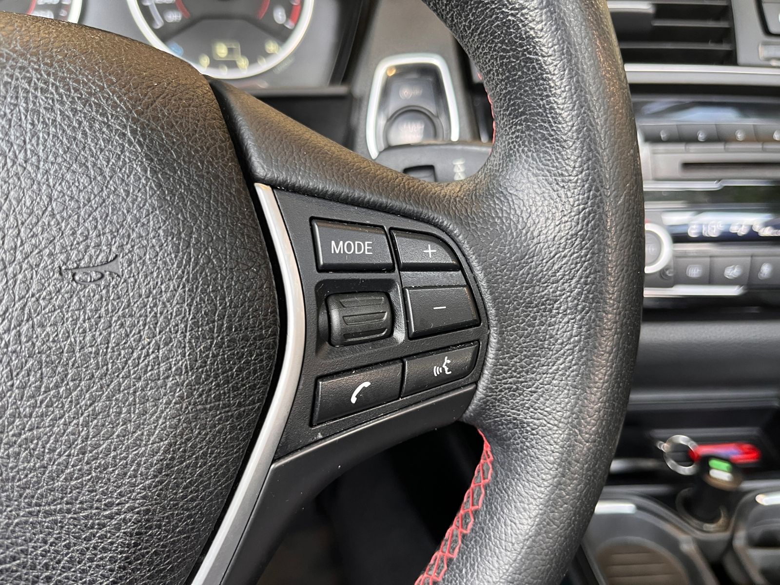 Fahrzeugabbildung BMW 220d Cabrio KLIMA NAVI ALU