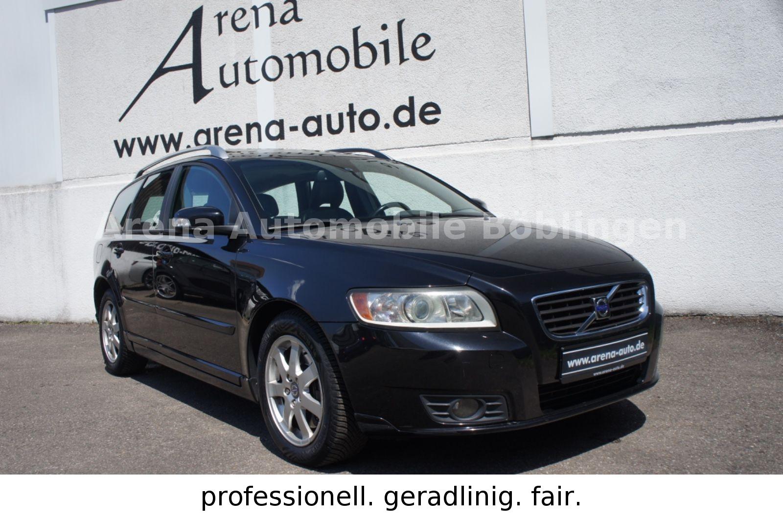 Volvo V50 Kombi 2.0 D Momentum Automatik*LEDER*SHD*AHK
